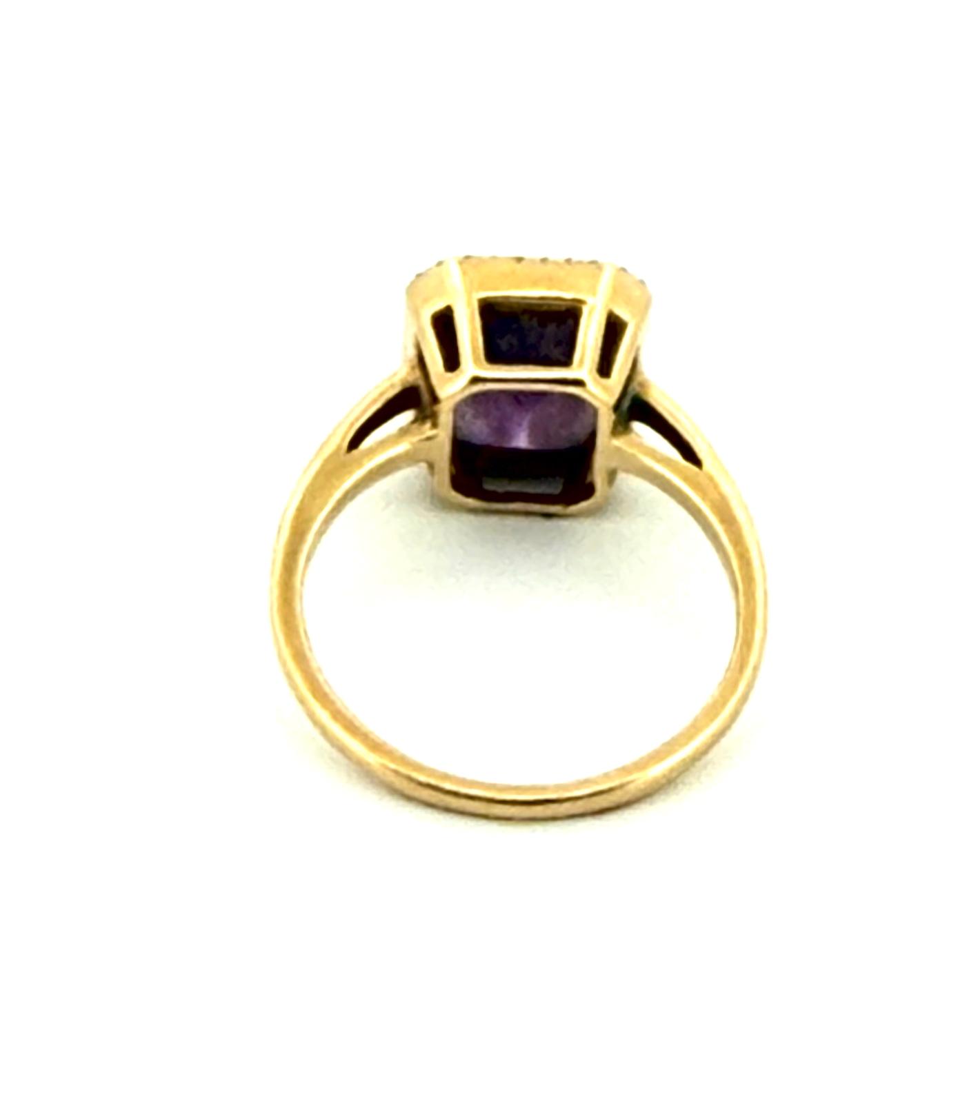 Anillo de oro con amatista y diamantes