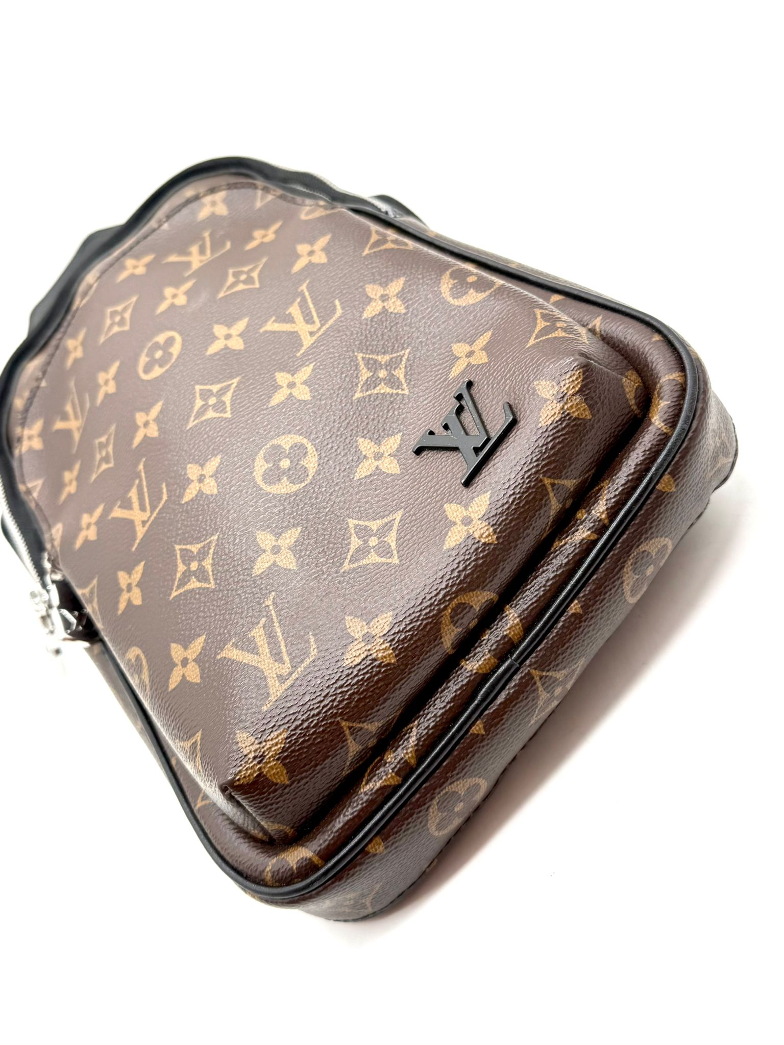 avenue sling louis vuitton
