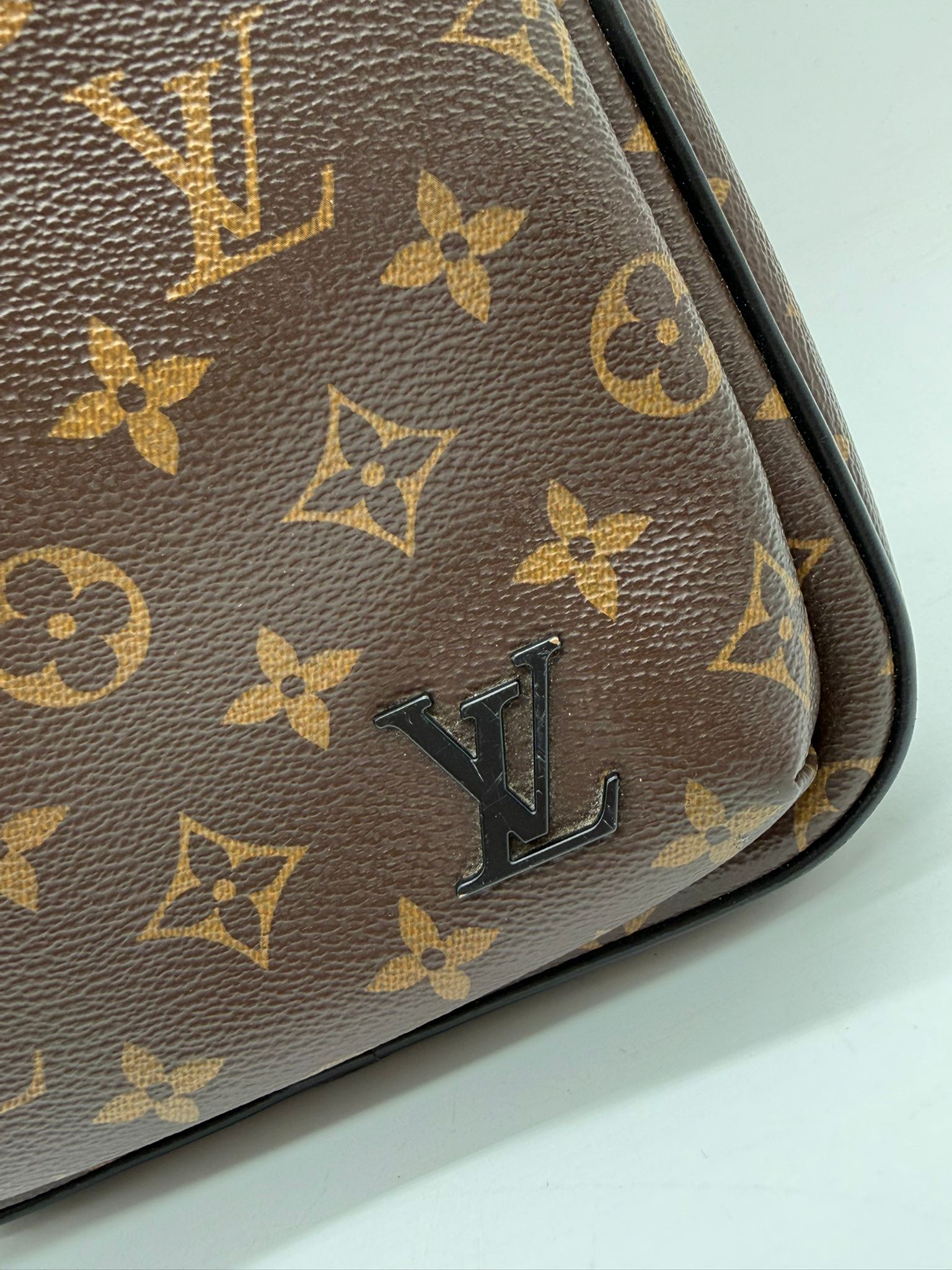 avenue sling louis vuitton