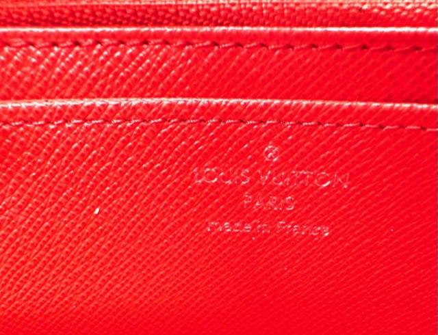 Billetera Louis Vuitton color rojo