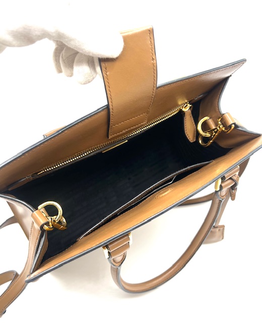 Bolso a mano Prada