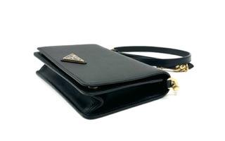 Bolso bandolera Prada de piel negro