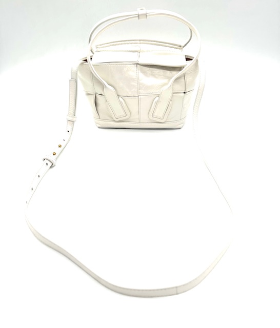 Bolso Bottega Veneta, Arco de cuero.