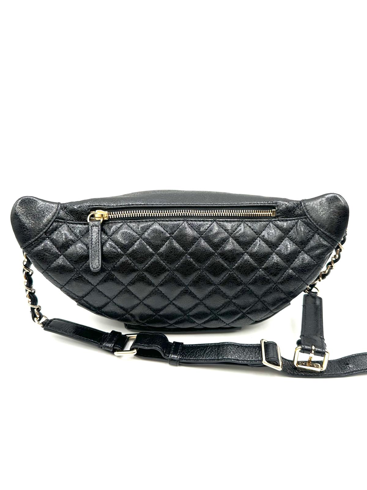 Bolso Chanel en piel negra acolchada