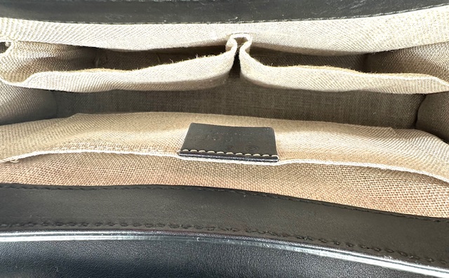 Bolso Gucci Emily de cuero negro.