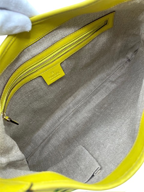 Bolso Gucci Jackie de la línea Flora amarilla