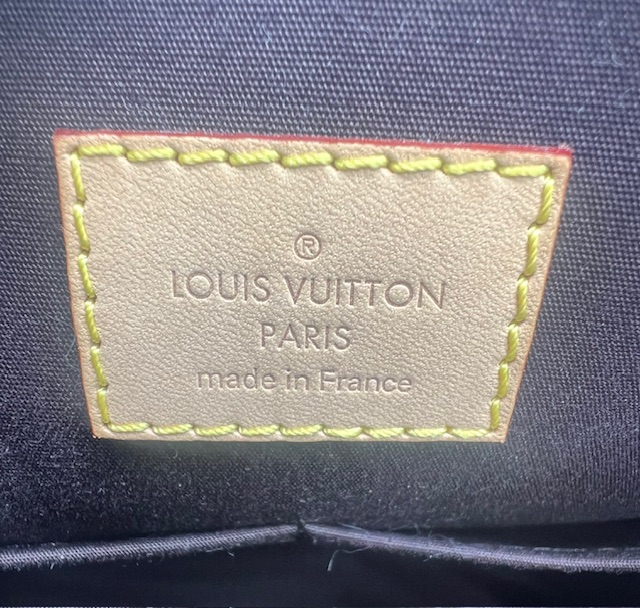 Bolso Louis Vuitton Alma PM en charol color amaranto