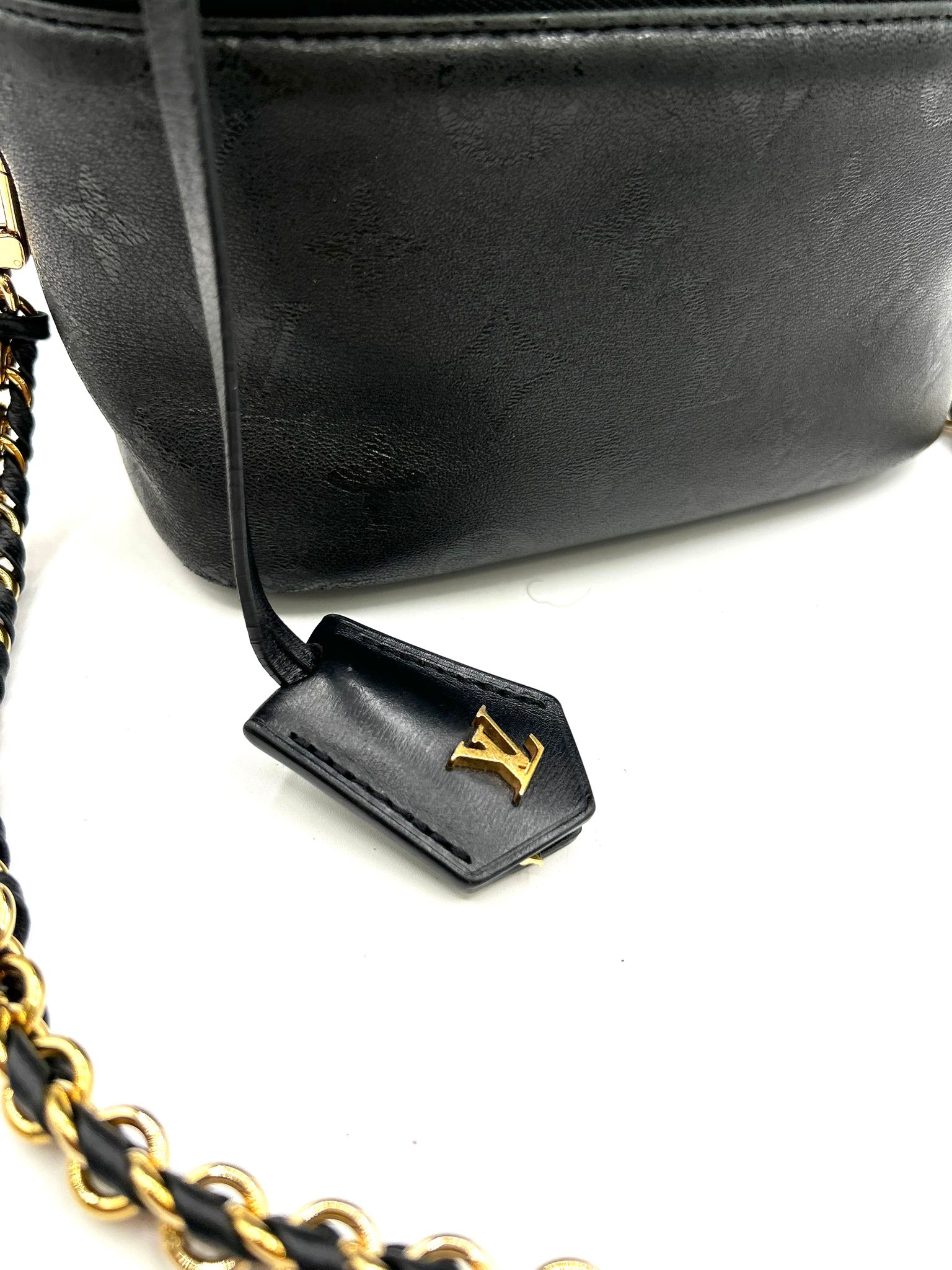 Bolso Louis Vuitton en piel negra