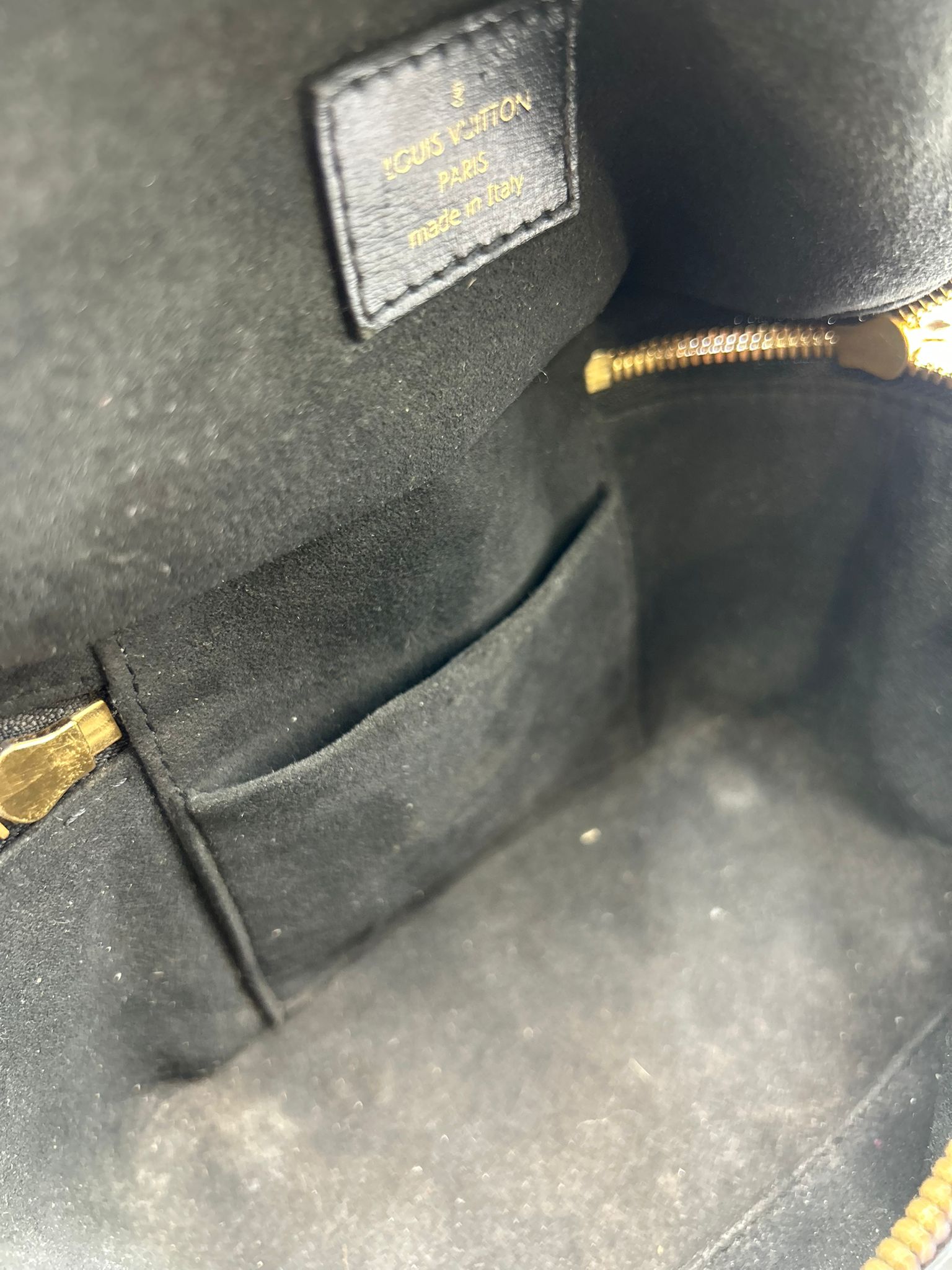 Bolso Louis Vuitton en piel negra