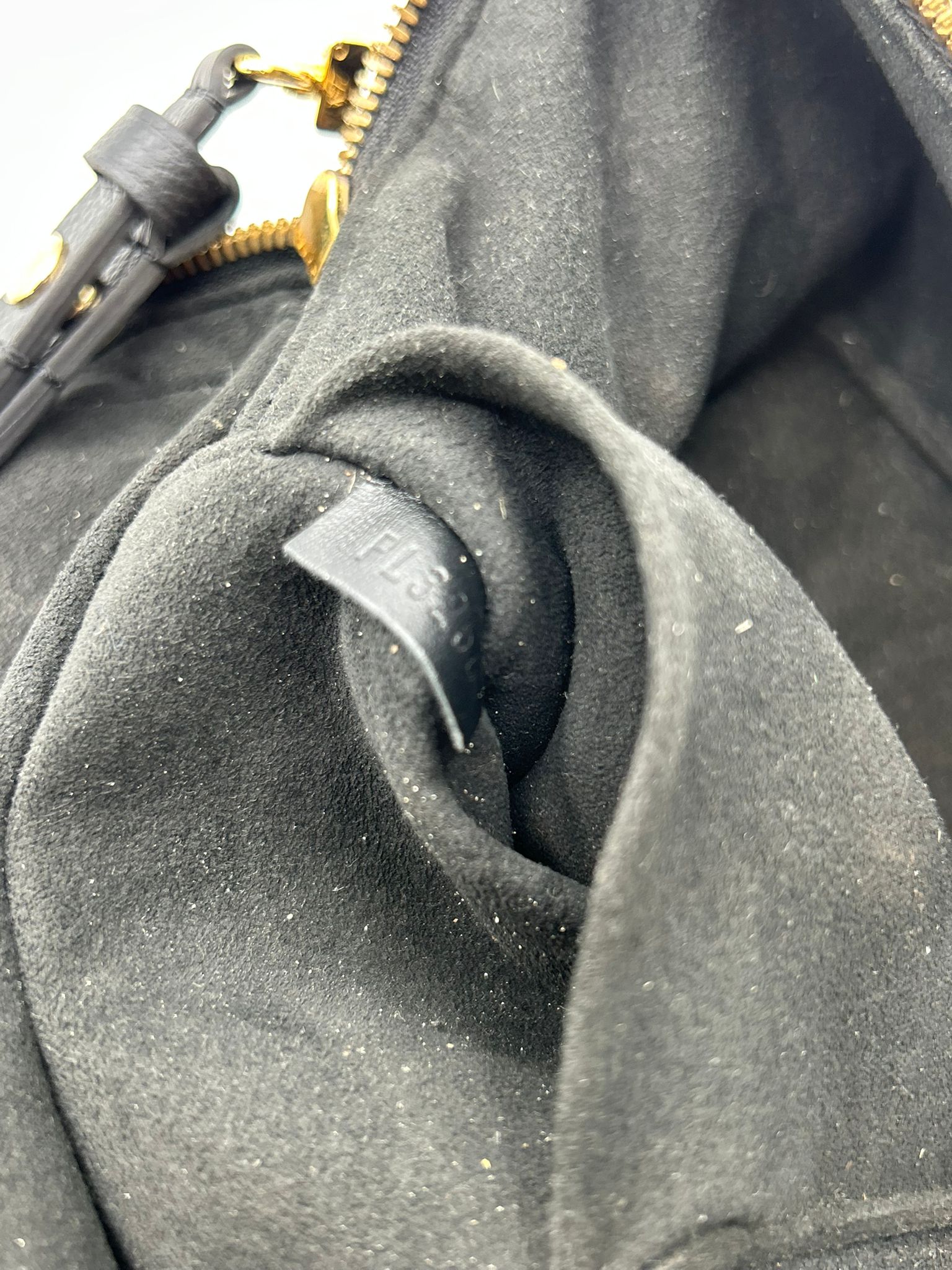 Bolso Louis Vuitton en piel negra