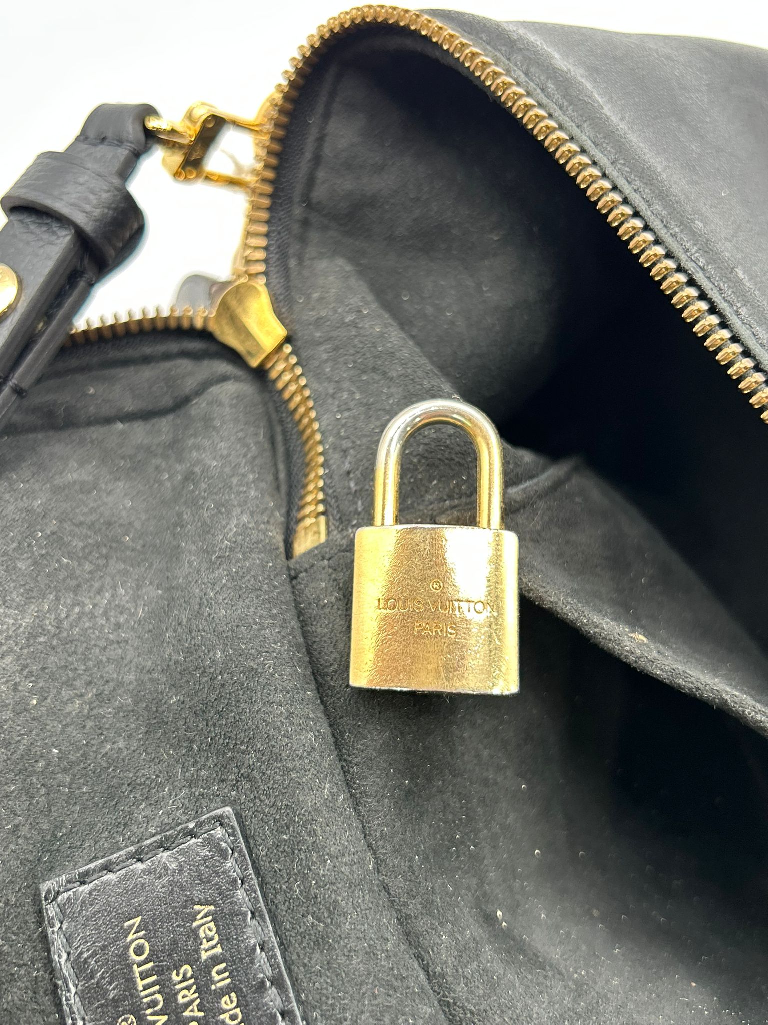 Bolso Louis Vuitton en piel negra