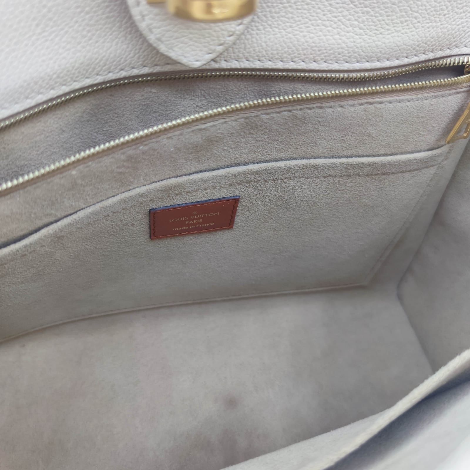 bolso Louis Vuitton Tote on my side