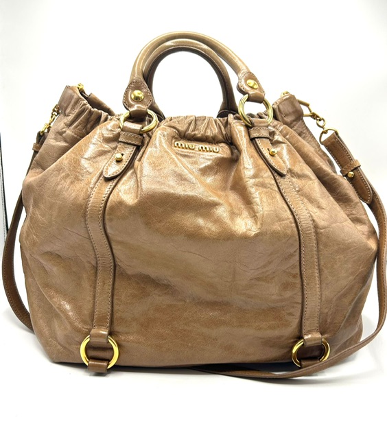 Bolso Miu Miu en cuero caqui grande