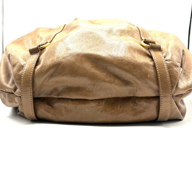 Bolso Miu Miu en cuero caqui grande