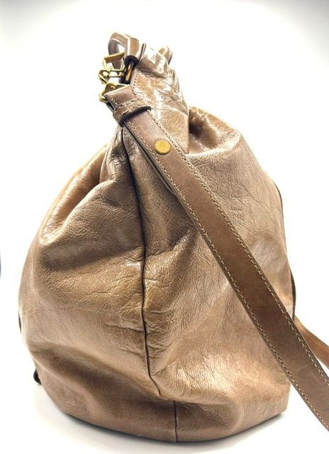 Bolso Miu Miu en cuero caqui grande