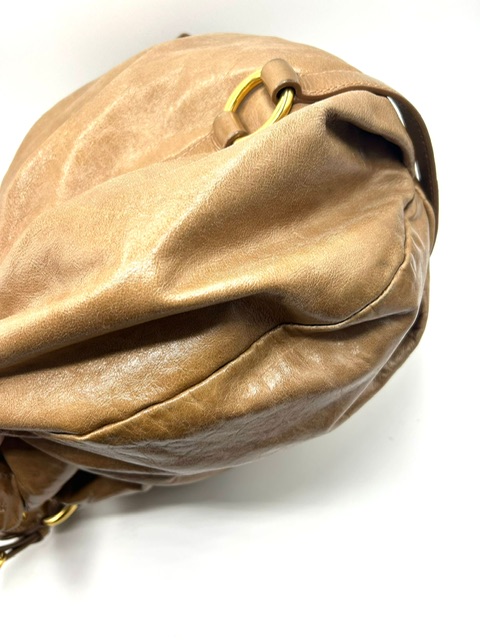 Bolso Miu Miu en cuero caqui grande