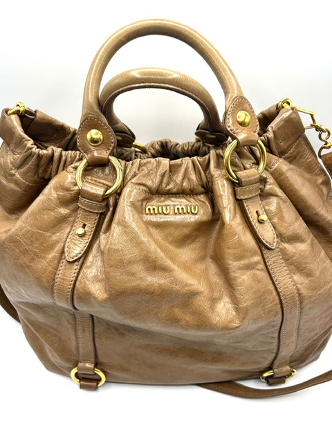 Bolso Miu Miu en cuero caqui grande