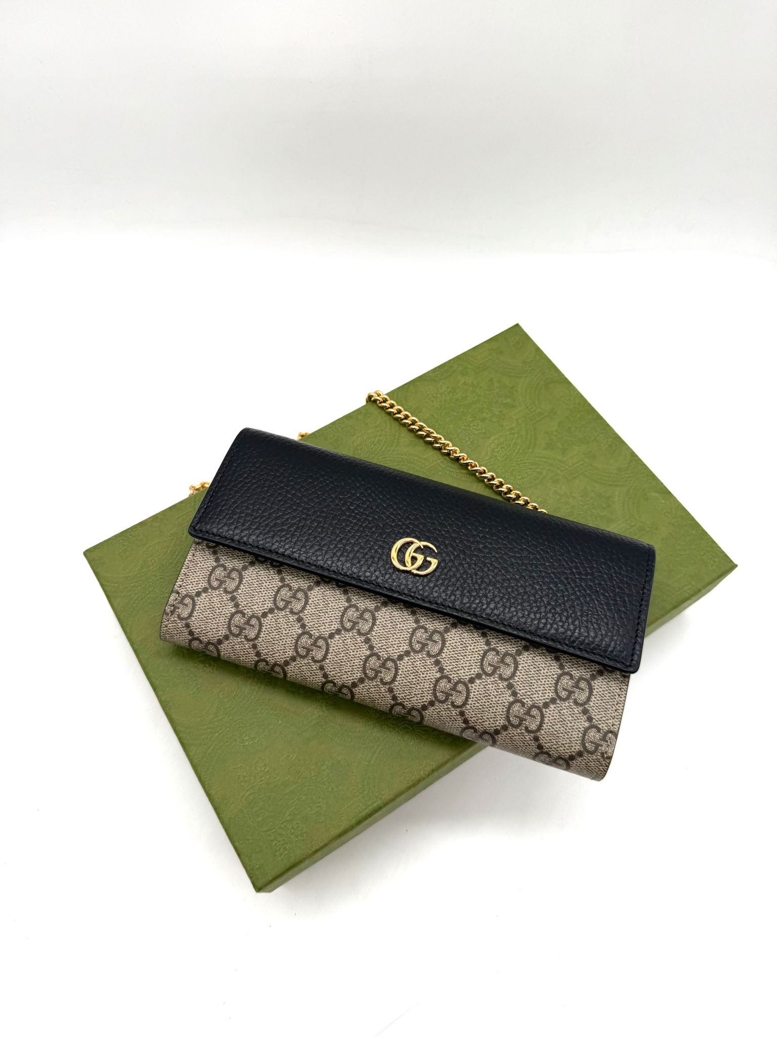 RESERVADO Gucci super mini chain wallet