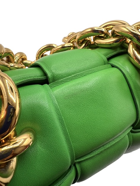 Bottega Veneta Cassette Chain Bag en cuero verde