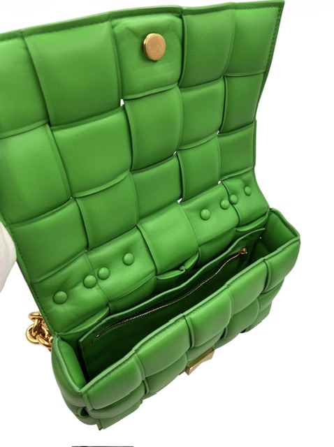 Bottega Veneta Cassette Chain Bag en cuero verde