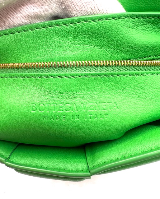 Bottega Veneta Cassette Chain Bag en cuero verde