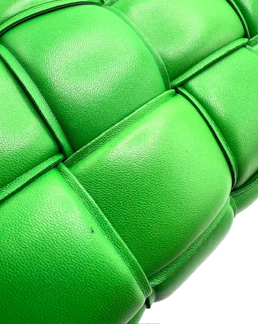 Bottega Veneta Cassette Chain Bag en cuero verde
