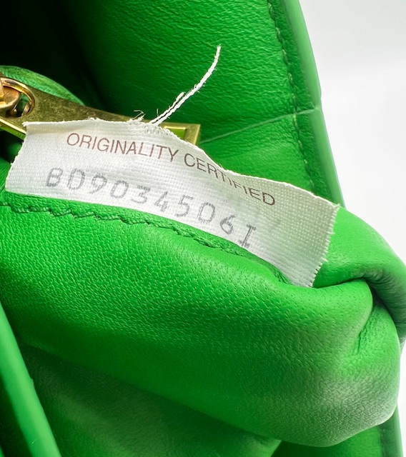 Bottega Veneta Cassette Chain Bag en cuero verde