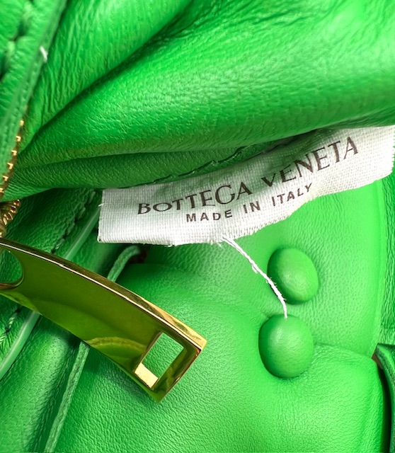 Bottega Veneta Cassette Chain Bag en cuero verde