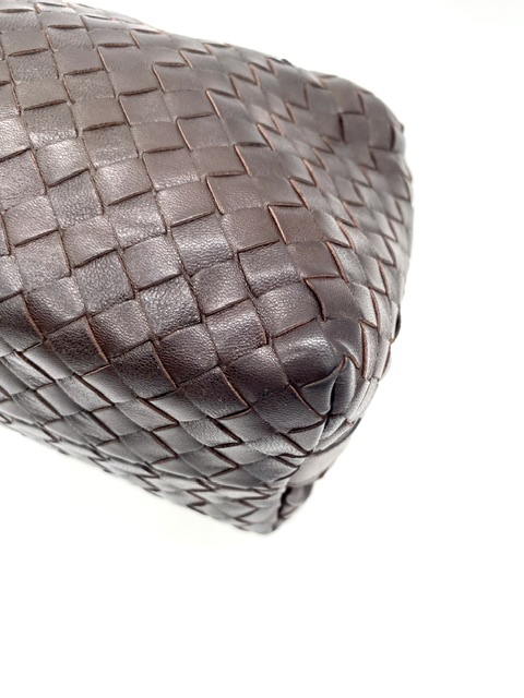 Bottega Veneta marrón de mano