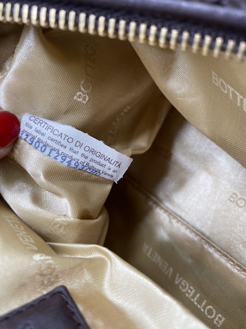 Bottega Veneta marrón de mano