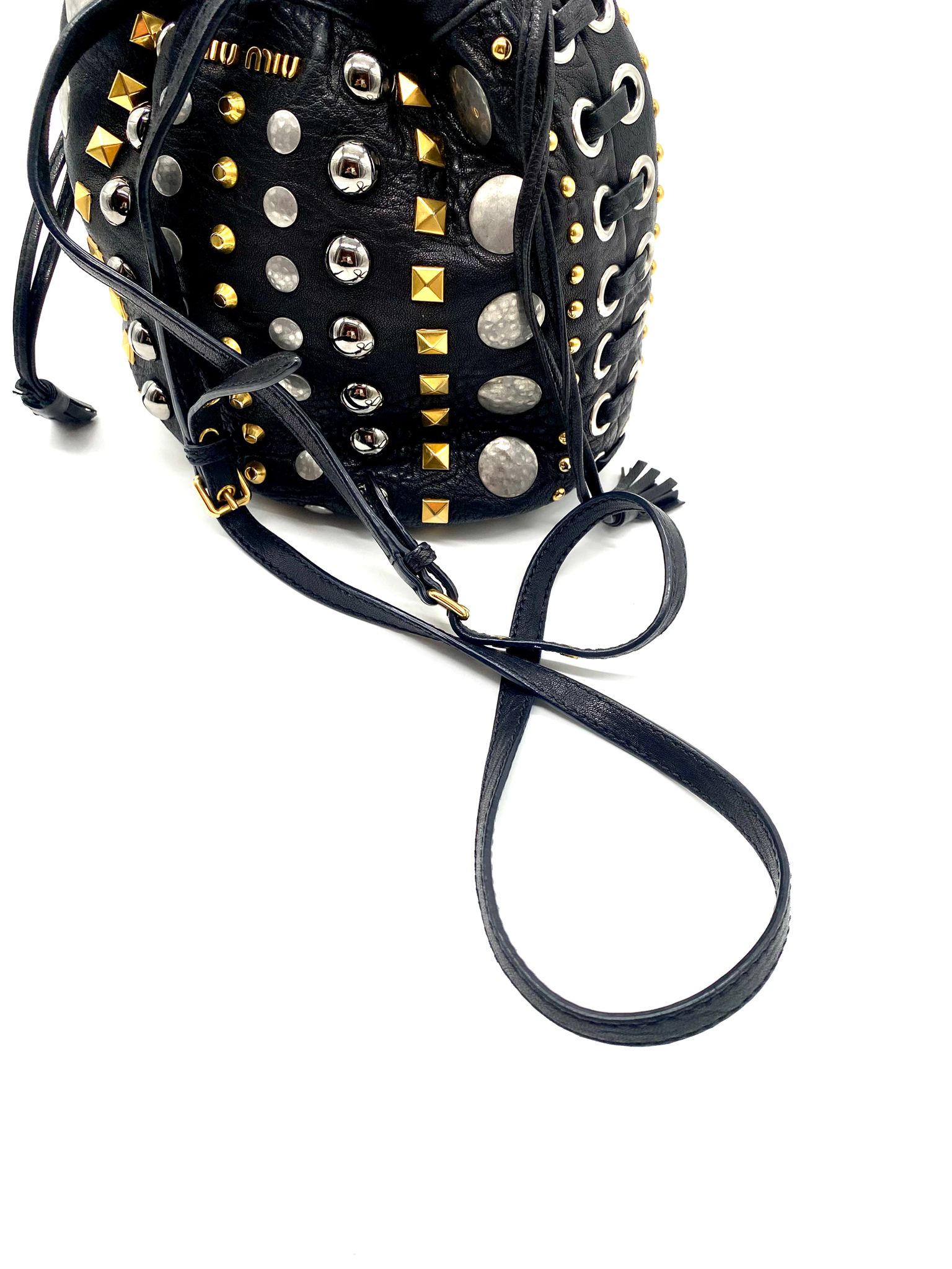 bucket miu miu