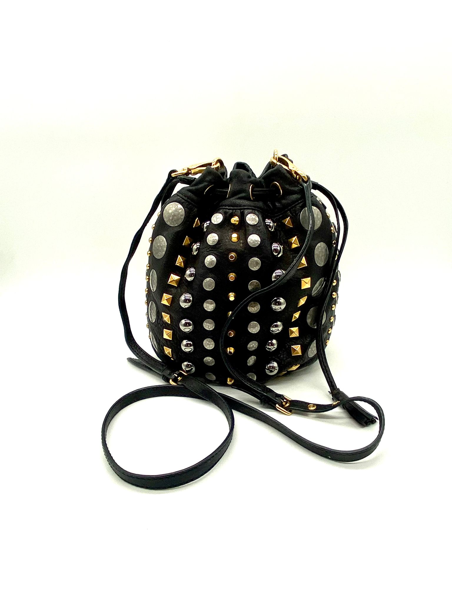 bucket miu miu