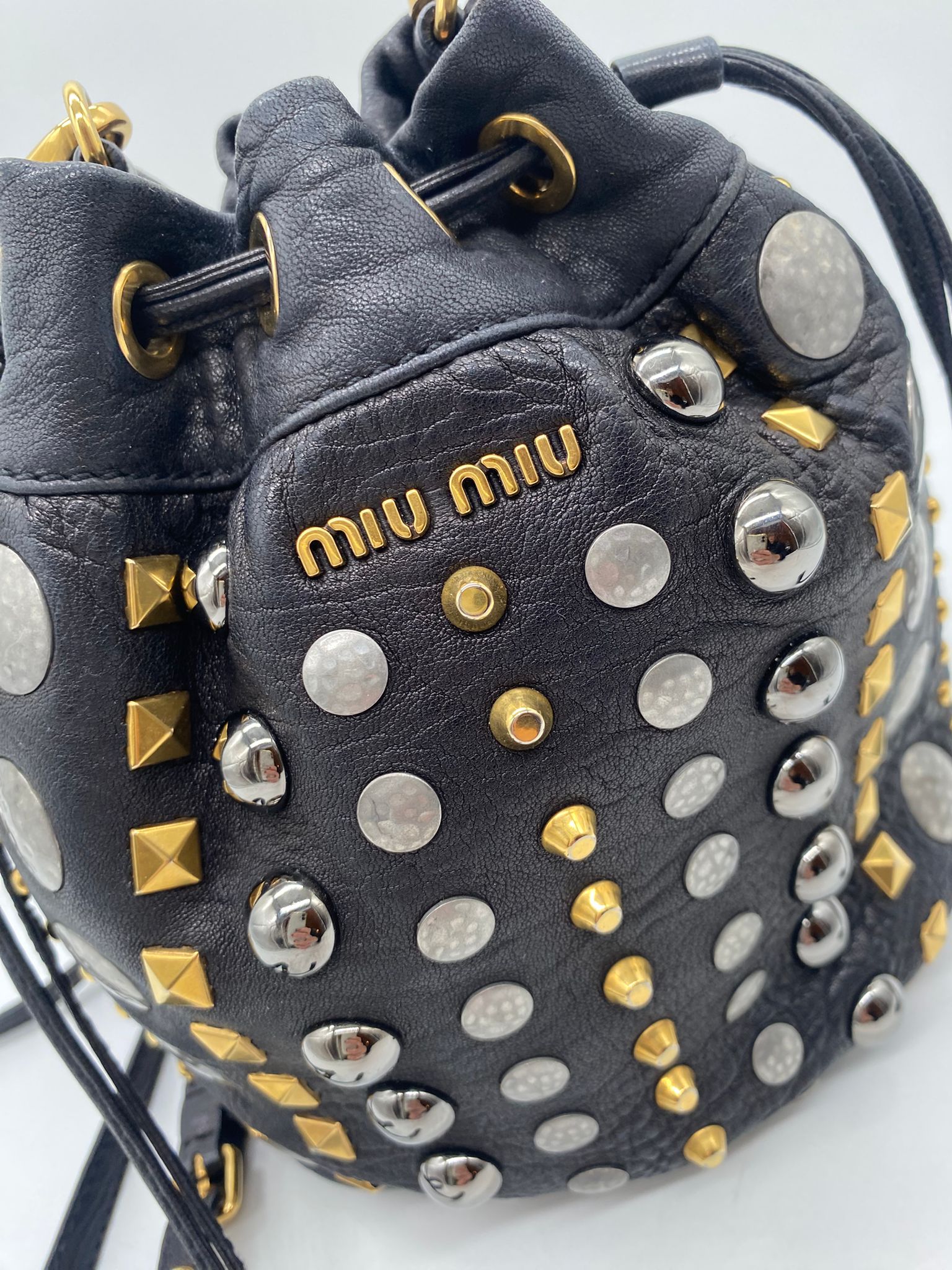 bucket miu miu
