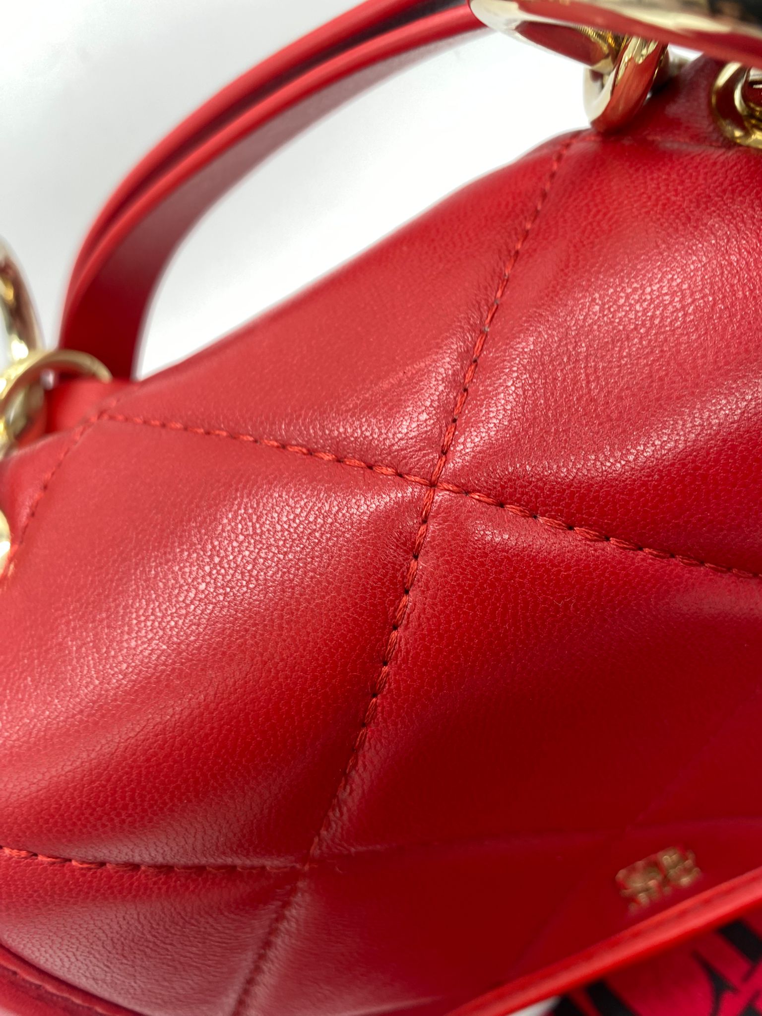 carolina herrera cuero rojo