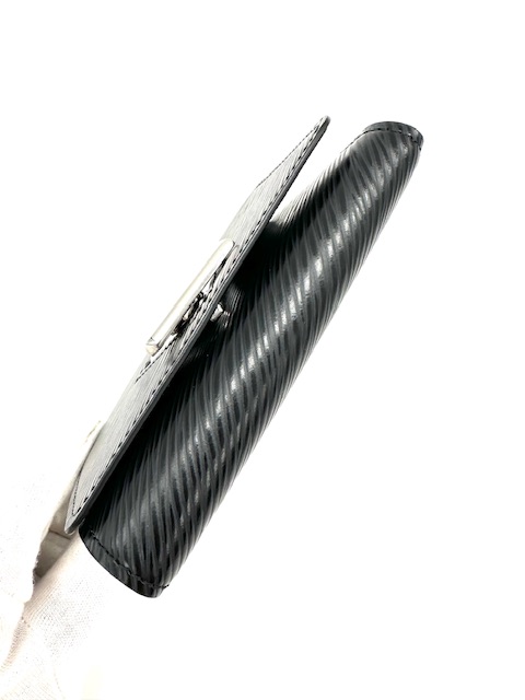 CARTERA COMPACTA TWIST EN PIEL NEGRA EPI CON CHIP