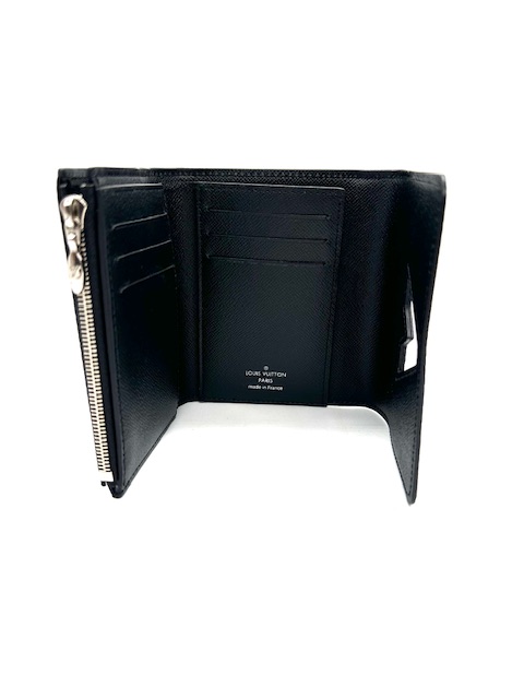 CARTERA COMPACTA TWIST EN PIEL NEGRA EPI CON CHIP
