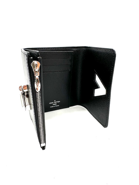 CARTERA COMPACTA TWIST EN PIEL NEGRA EPI CON CHIP