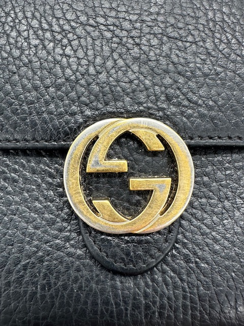 CARTERA GUCCI INTERLOCKING EN CUERO NEGRO VINTAGE