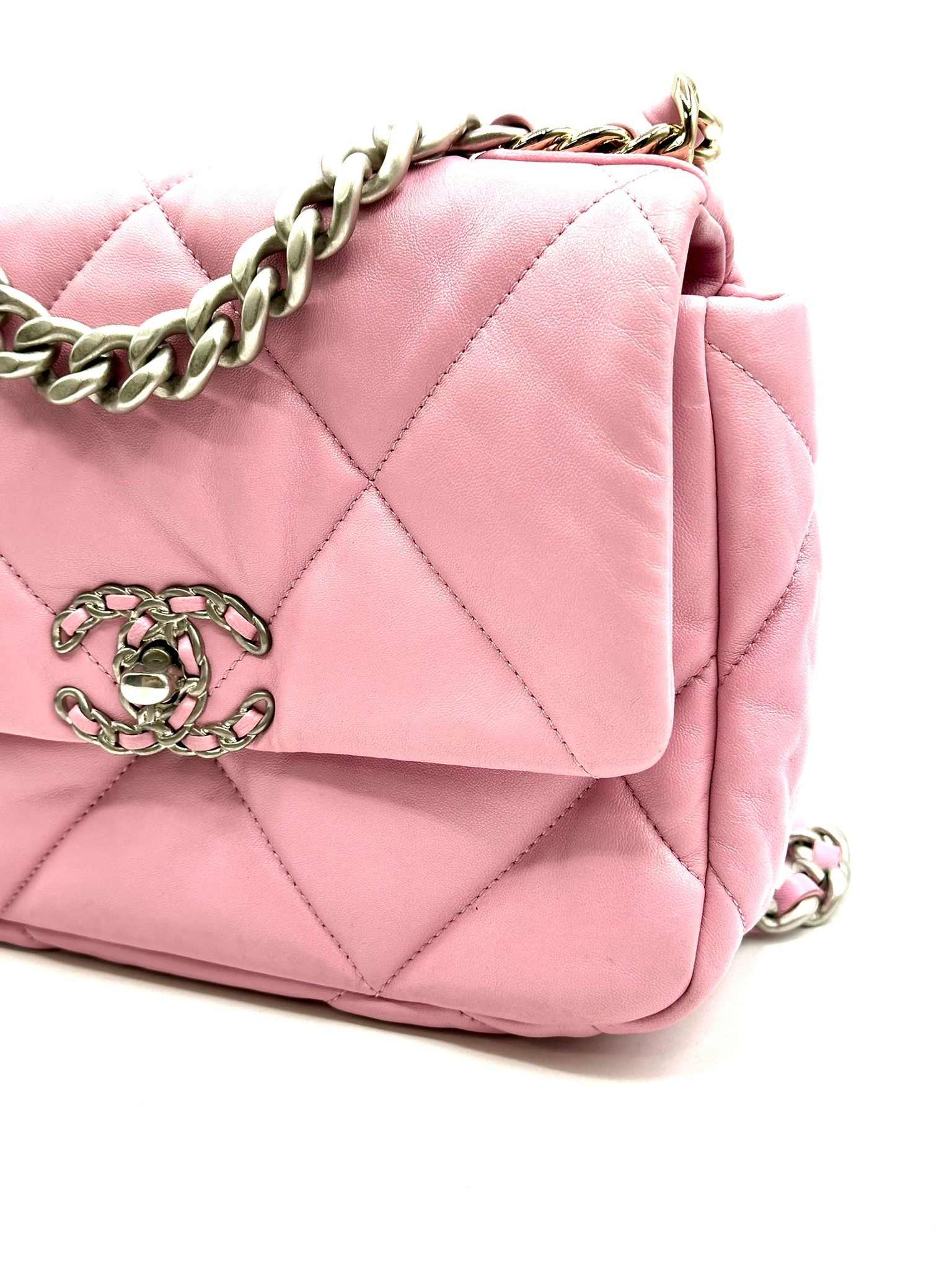 Chanel 19