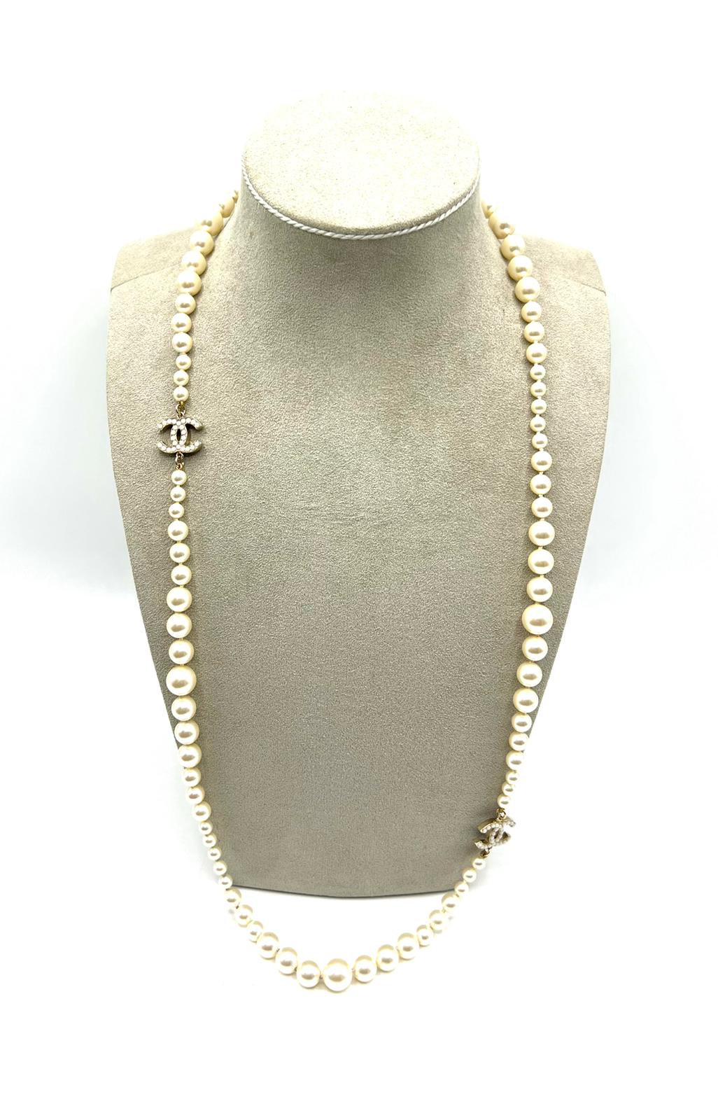 chanel CC collar