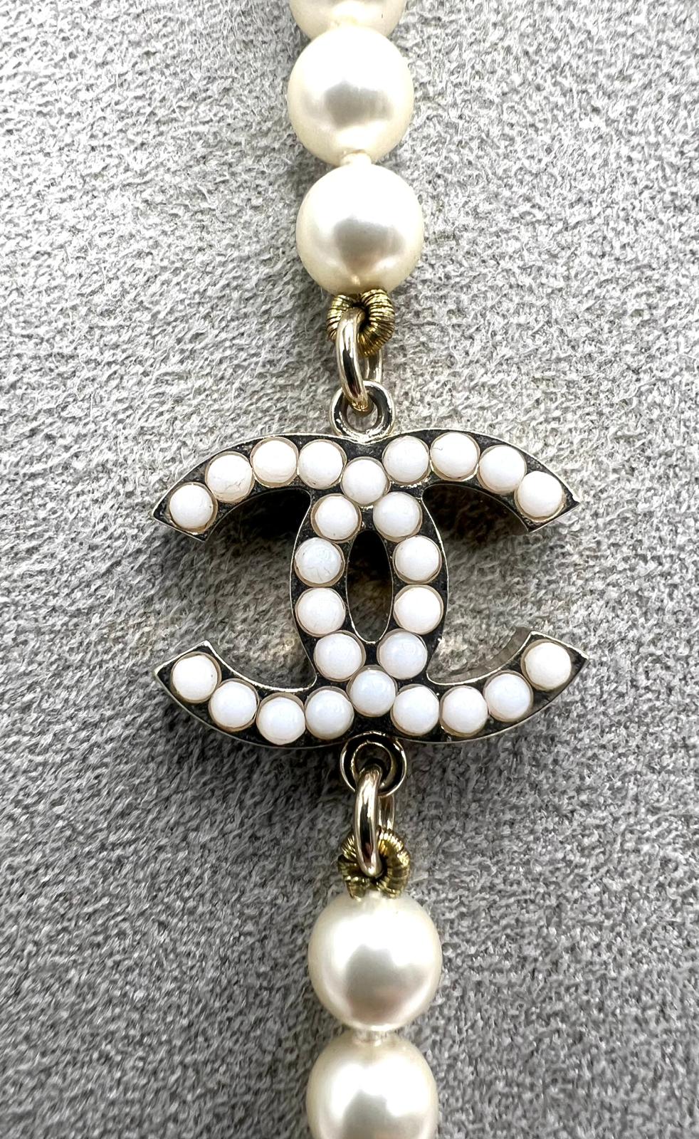 chanel CC collar