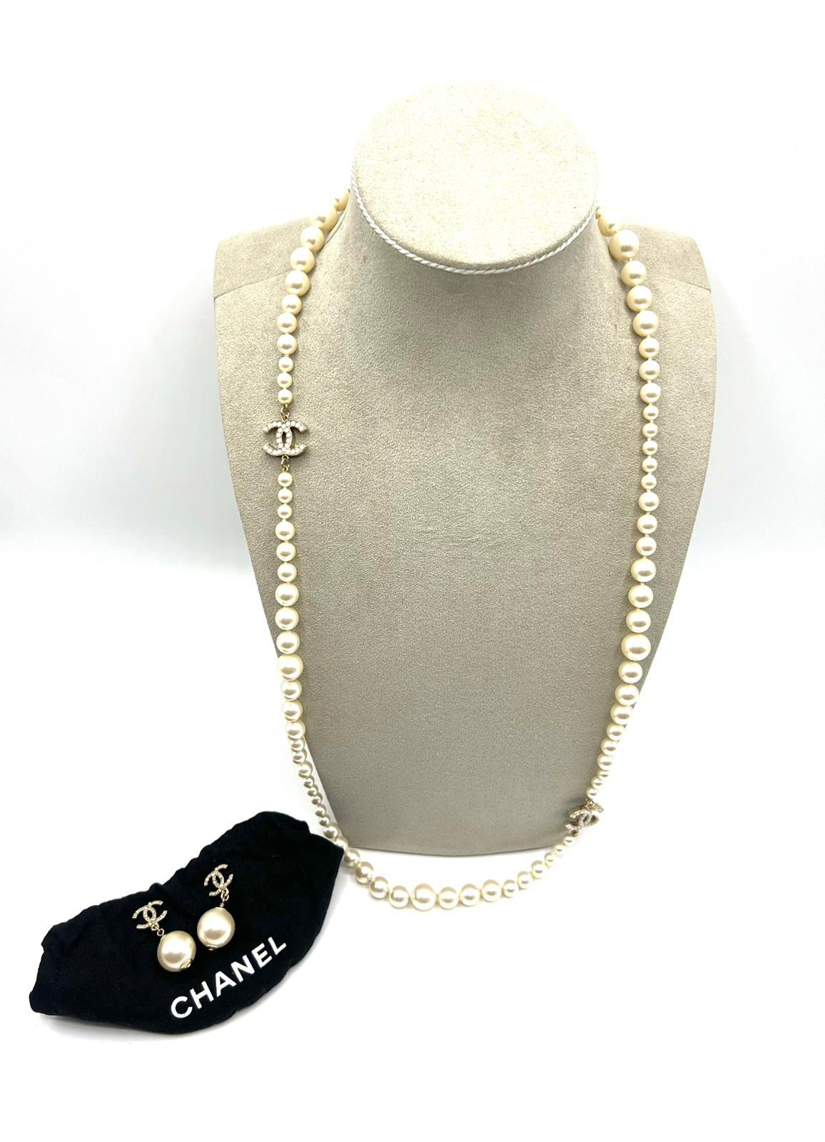 chanel CC collar