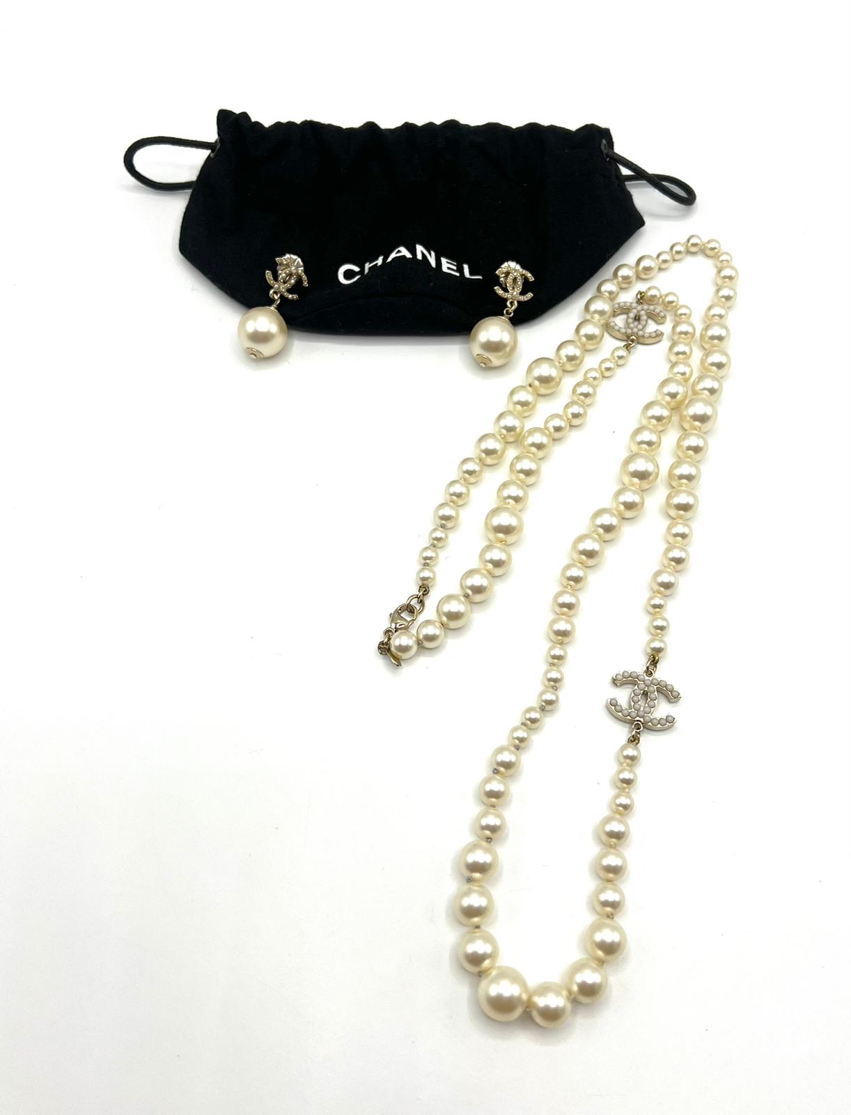 chanel CC collar