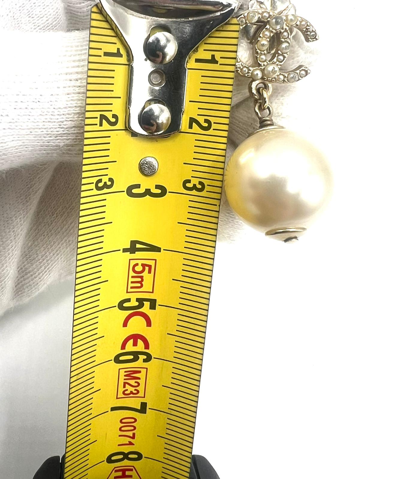 chanel CC collar