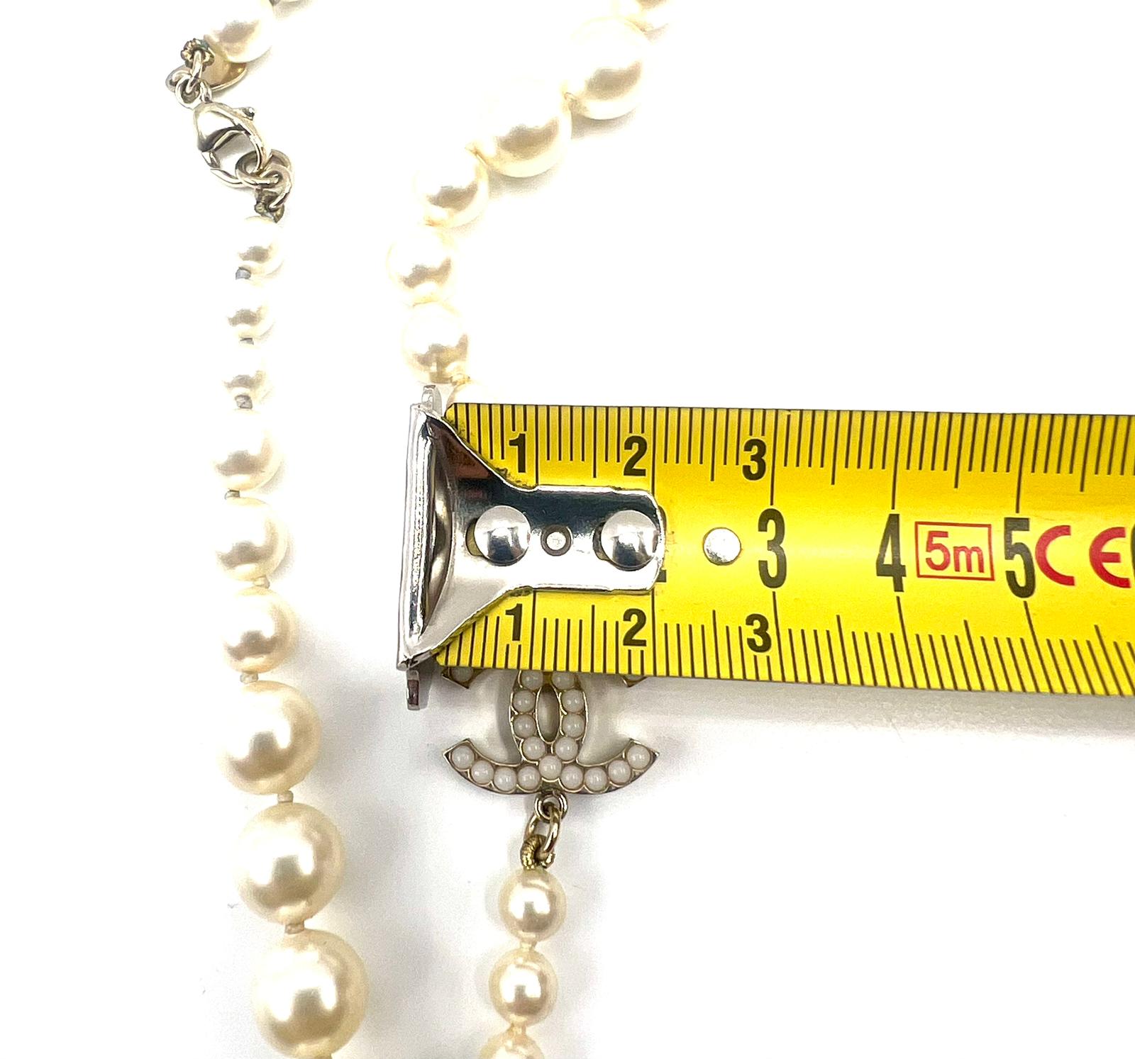 chanel CC collar