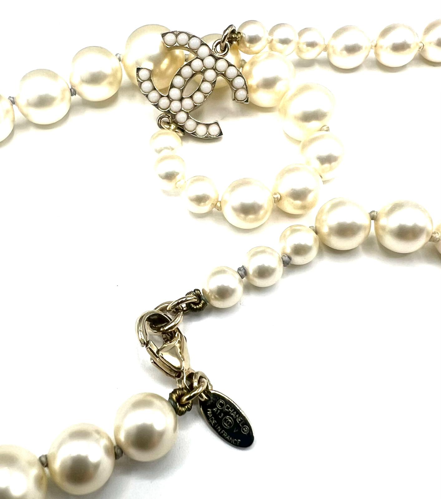 chanel CC collar