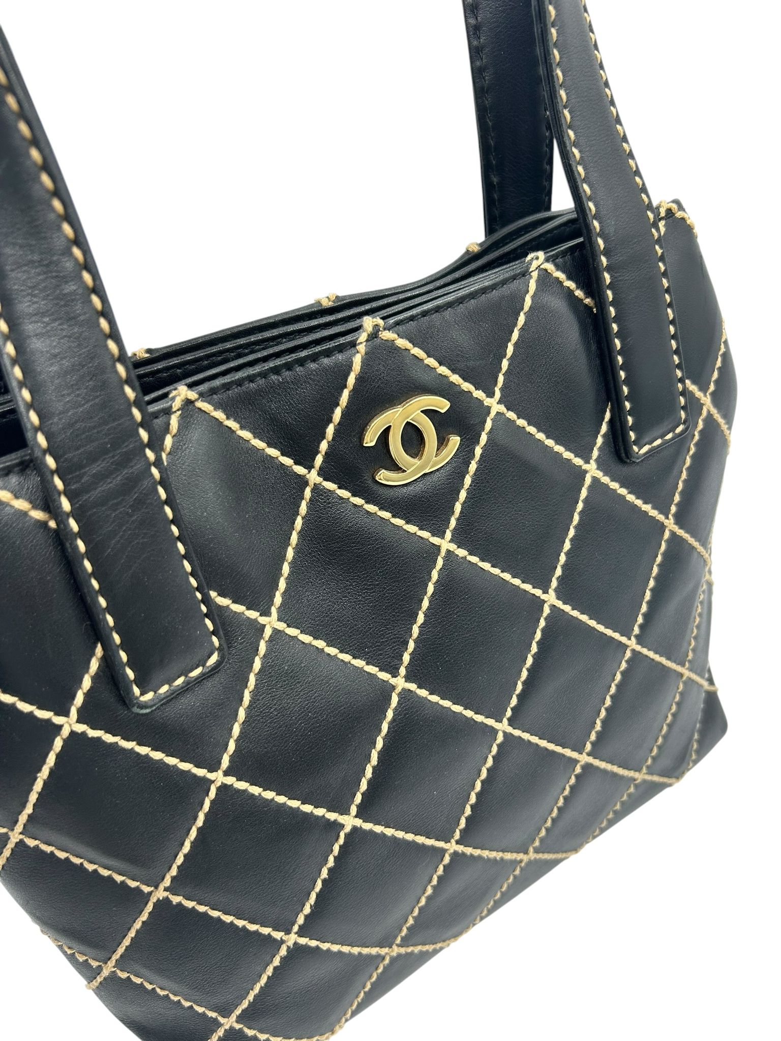 Chanel Wild Stitch cuero negro