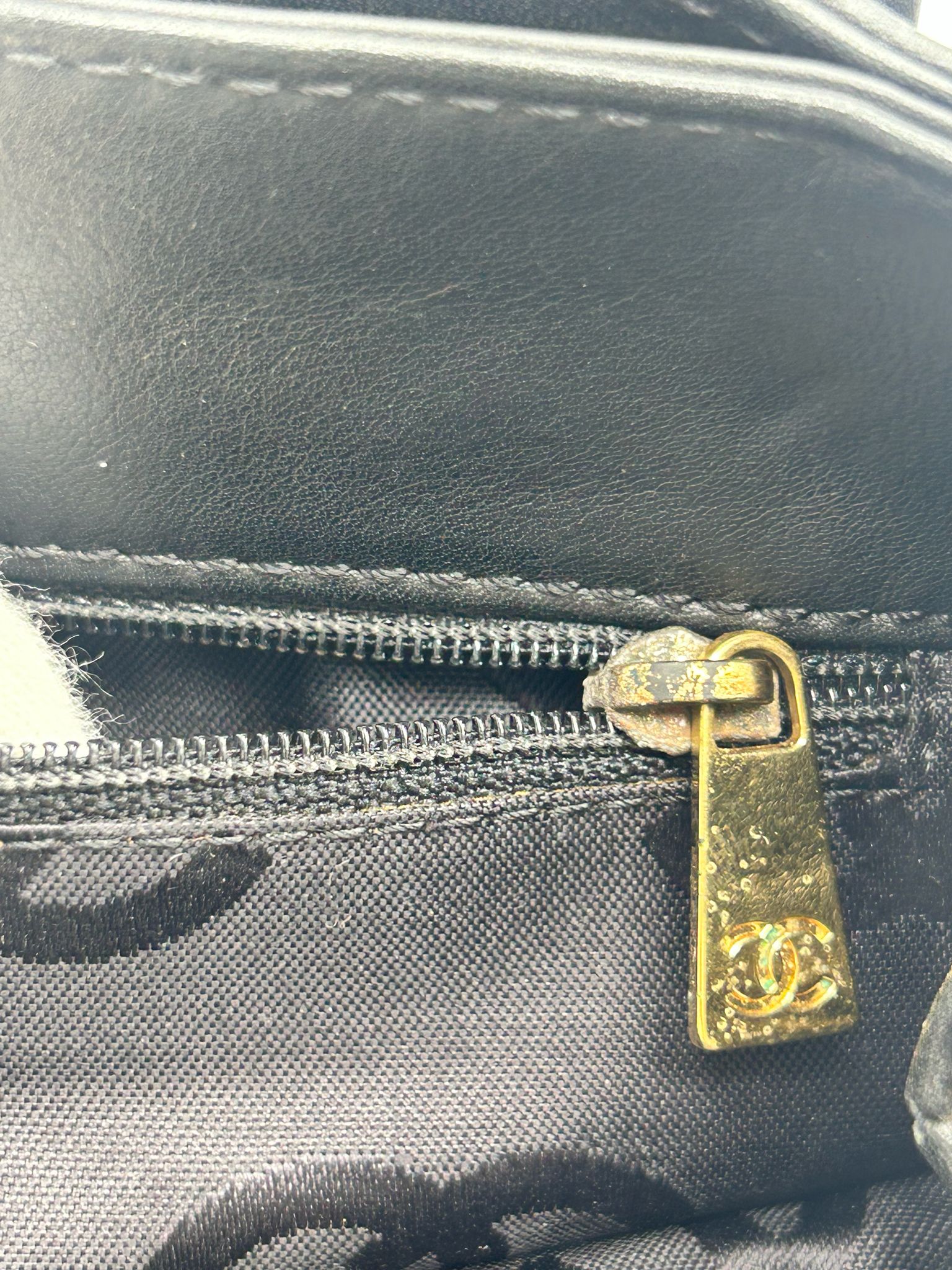 Chanel Wild Stitch cuero negro