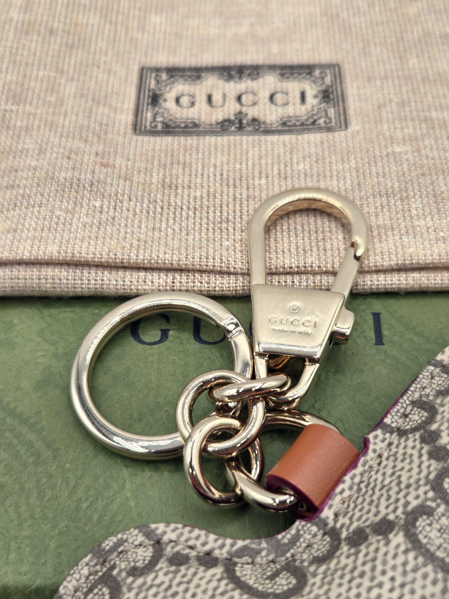 charm/llavero Gucci