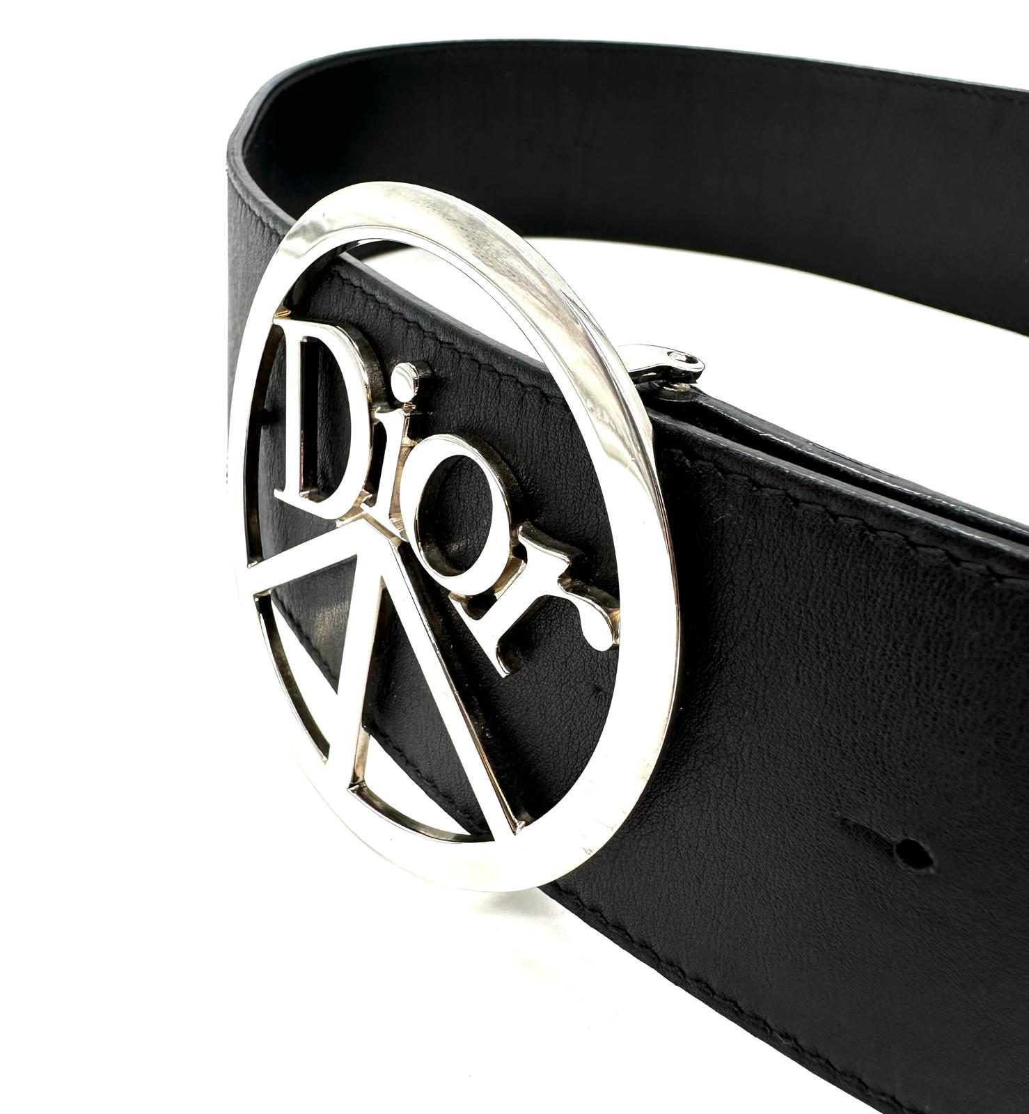 Cinturón de piel con símbolo de la paz Dior